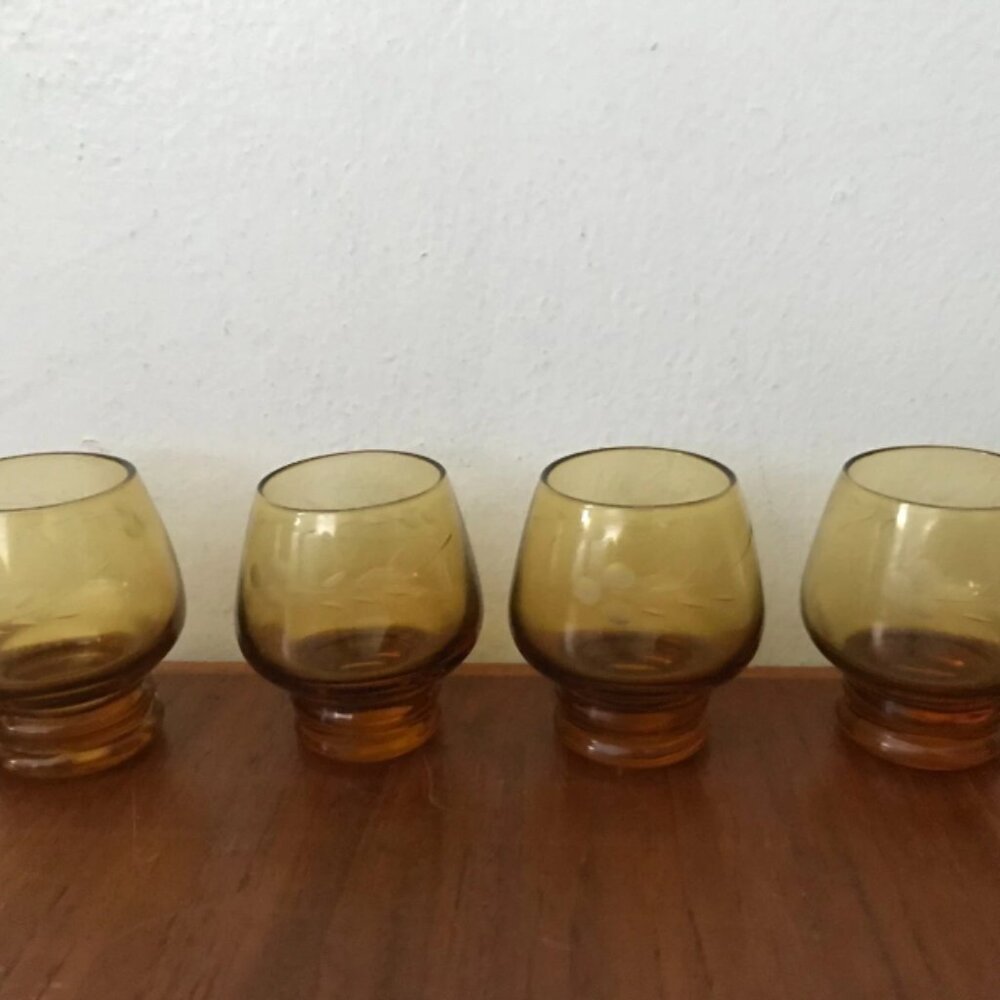 Vintage MCM Etched Wheat Pattern Amber Glass Cordial Shot Glasses Lot of 4 Set